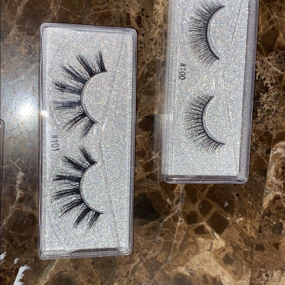 Fake Lashes - Picture 2 of 6